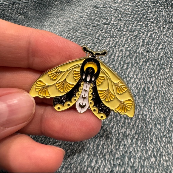 Celestial Floral Moth Pin Brooch D - Picture 3 of 3